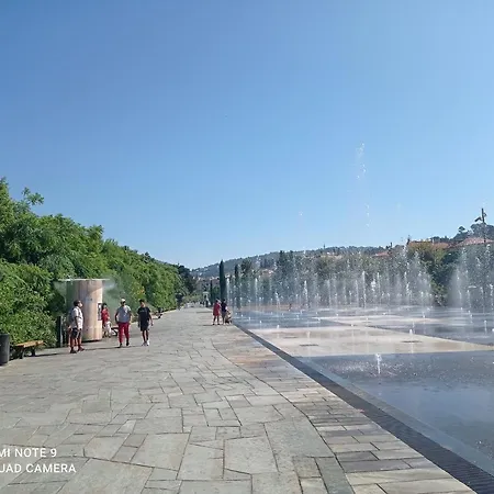 Studette En Plein Coeur Du Vieux Nice