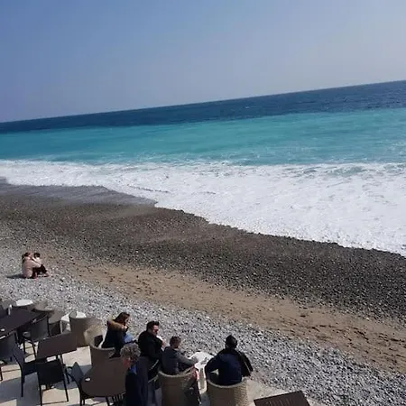 Studette En Plein Coeur Du Vieux Nice