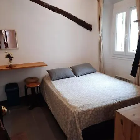 Studette En Plein Coeur Du Vieux