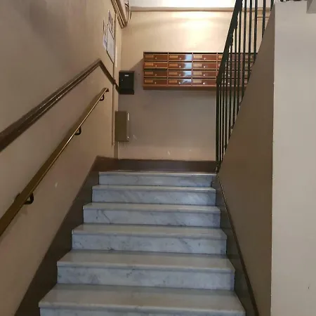 Studette En Plein Coeur Du Vieux Nice