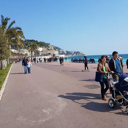 Studette En Plein Coeur Du Vieux Nice